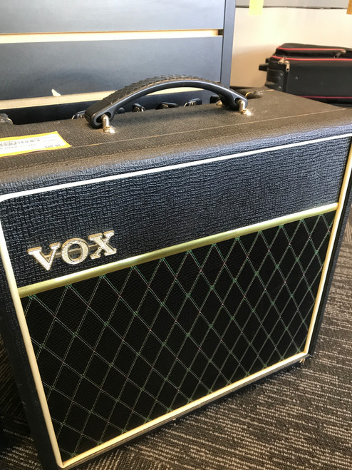 Vist Large View of Product Image Which is Used Vox PATHFINDER 15 1X8 1 x 8 Solid State Amplifier 1 x 8