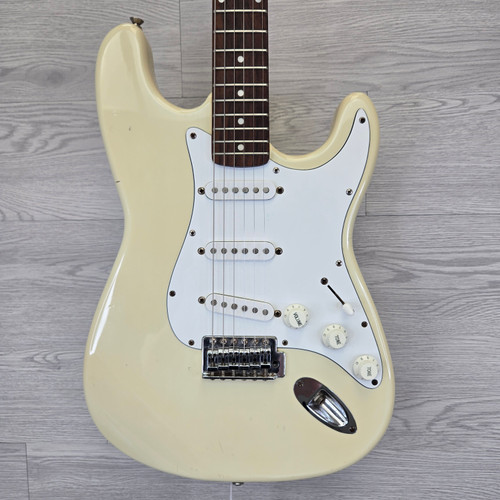 Vist Large View of Product Image Which is Used Squier BY FENDER STRATOCASTER MIK 96 S Type Electric Guitar White 6-String