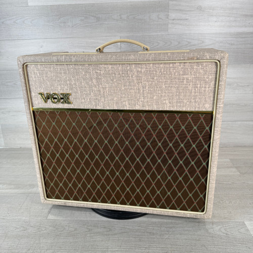 Vist Large View of Product Image Which is Used Vox AC15HW1 - 1 x 12-inch 15-watt Handwired Tube Guitar Combo Amplifier