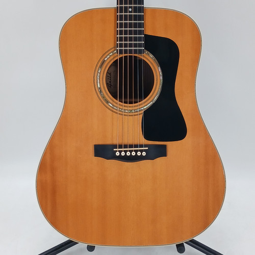 Vist Large View of Product Image Which is Used Guild DV 52 HG Solid Top Acoustic Guitar Natural