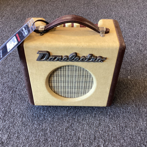 Vist Large View of Product Image Which is Used Danelectro DIRTY THIRTY Solid State Guitar Combo Other