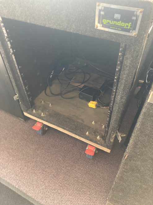 Vist Large View of Product Image Which is Used Grundorf SLANTED MIXER CASE Medium Mixer Case