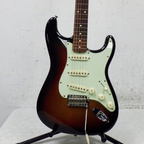 Vist Large View of Product Image Which is Used Fender classic Player 60 S Stratocaster S Type Electric Guitar Sunburst 6-String