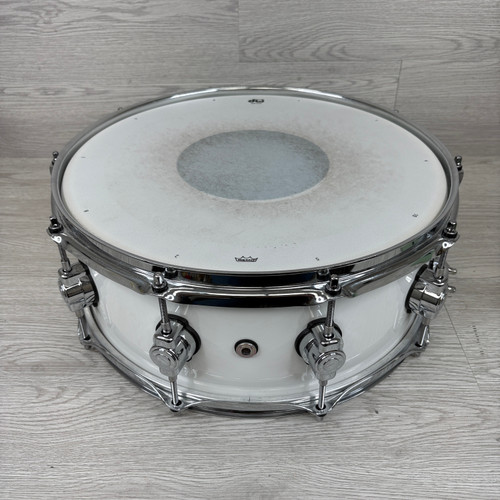Vist Large View of Product Image Which is Used DW Design Series Maple Snare Gloss White 14x5.5"