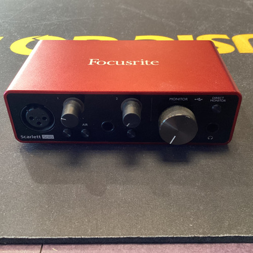 Used Focusrite SCARLETT SOLO Compact Recording Device 40111-S000190533 Vist Large View of Product Image Which is Used Focusrite SCARLETT SOLO Compact Recording Device