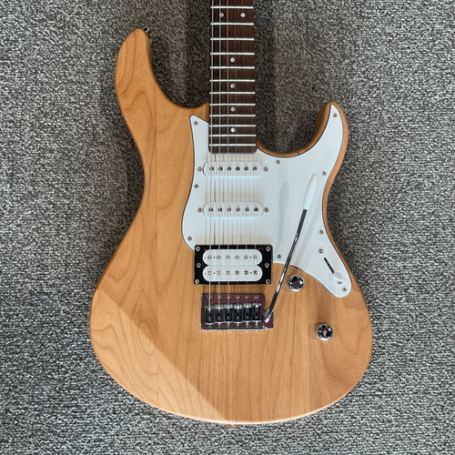 Vist Large View of Product Image Which is Used YAMAHA PACIFICA PAC112V Electric Guitar