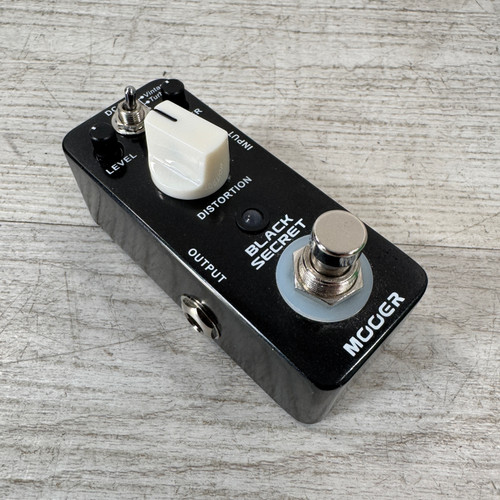 Vist Large View of Product Image Which is Used Mooer Black Secret Distortion Pedal