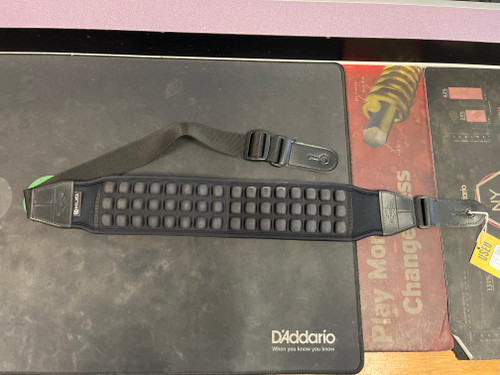 Vist Large View of Product Image Which is Used KLIQ AIRCELL STRAP Guitar Accessory
