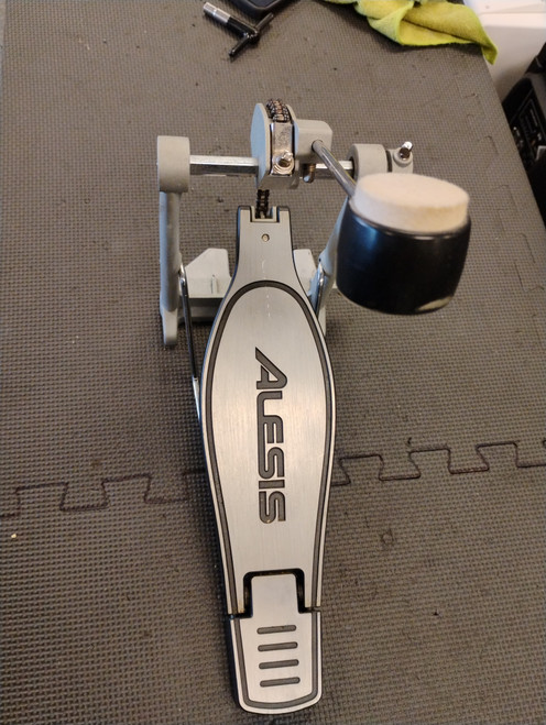 Used Alesis SINGLE KICK PEDAL Kick Drum Pedal 41116-S000050489 Vist Large View of Product Image Which is Used Alesis SINGLE KICK PEDAL Kick Drum Pedal