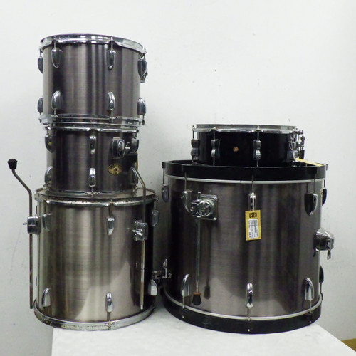 Vist Large View of Product Image Which is Used Tama Swingstar 5 Piece Kit with Hardware Drum Shells and Hardware Silver/Gray