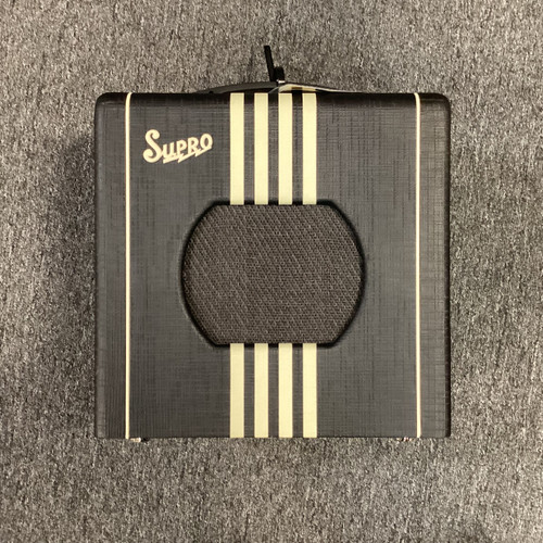 Vist Large View of Product Image Which is Used Supro DELTA KING 8 1 x 8 Tube Combo Amplifier 1 x 8