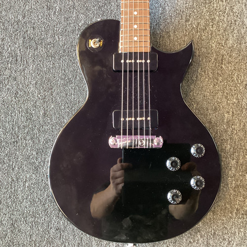 Used IYV SINGLE CUT P90S LP Type Electric Guitar Black 6-String 40111-S000190874 Vist Large View of Product Image Which is Used IYV SINGLE CUT P90S LP Type Electric Guitar Black 6-String