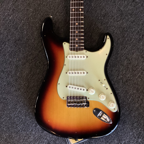 Used Fender CUSTOM SHOP 62/63 STRATOCASTER RI S Type Electric Guitar Sunburst 6-String 40111-S000190897 Vist Large View of Product Image Which is Used Fender CUSTOM SHOP 62/63 STRATOCASTER RI S Type Electric Guitar Sunburst 6-String