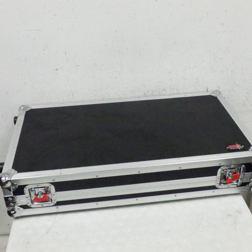 Vist Large View of Product Image Which is Used Gator G-TOUR PEDALBOARD XLGW Guitar Case