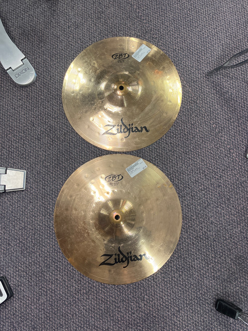 Used Zildjian 14 ZBT HI HATS Hi Hat Cymbals 14" 40085-S000106456 Vist Large View of Product Image Which is Used Zildjian 14 ZBT HI HATS Hi Hat Cymbals 14"