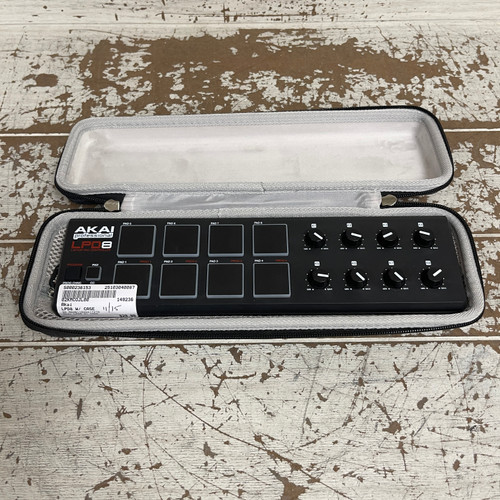 Vist Large View of Product Image Which is Used - Akai LPD8 W/ CASE Pad Controller 