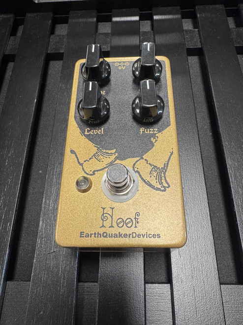 Vist Large View of Product Image Which is Used Earthquaker Devices HOOF FUZZ Fuzz Pedal