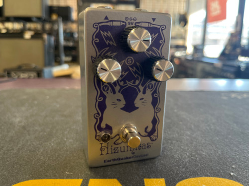 Vist Large View of Product Image Which is Used Earthquaker Devices HIZUMITAS Fuzz Pedal