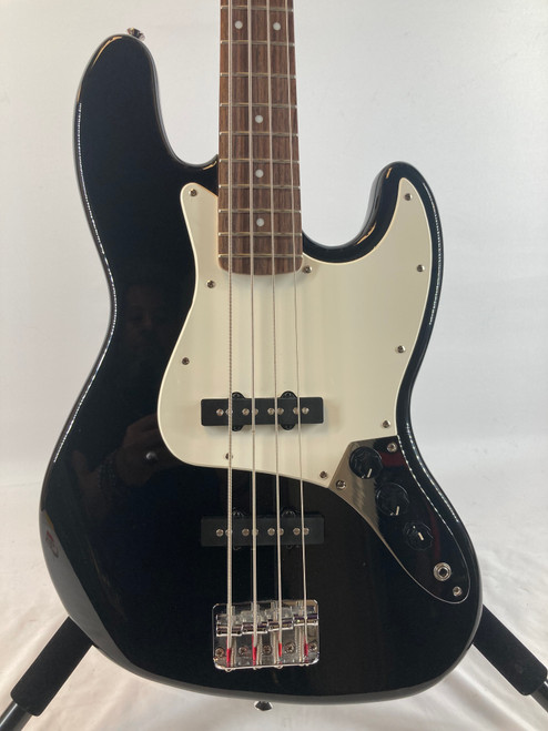Vist Large View of Product Image Which is Used Squier Affinity Jazz Bass