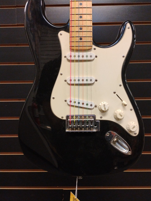 Vist Large View of Product Image Which is Used Behringer STRAT TYPE ELECTRIC GUITAR Electric Guitar Black 6-String