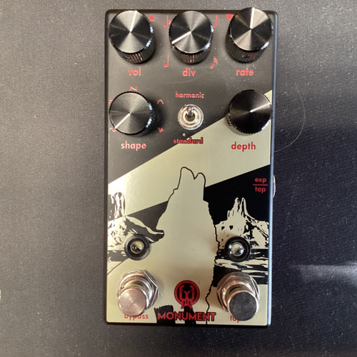 Vist Large View of Product Image Which is Used Walrus Audio MONUMENT Tremolo Pedal