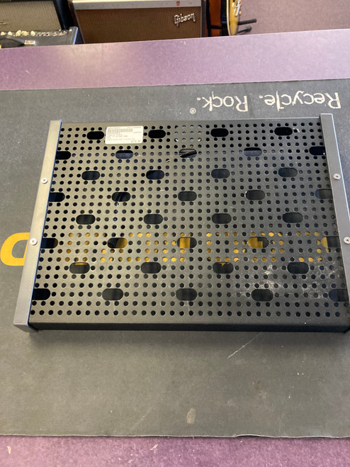 Vist Large View of Product Image Which is Used Temple Audio DUO 17 W/IEC MOD Pedal Board