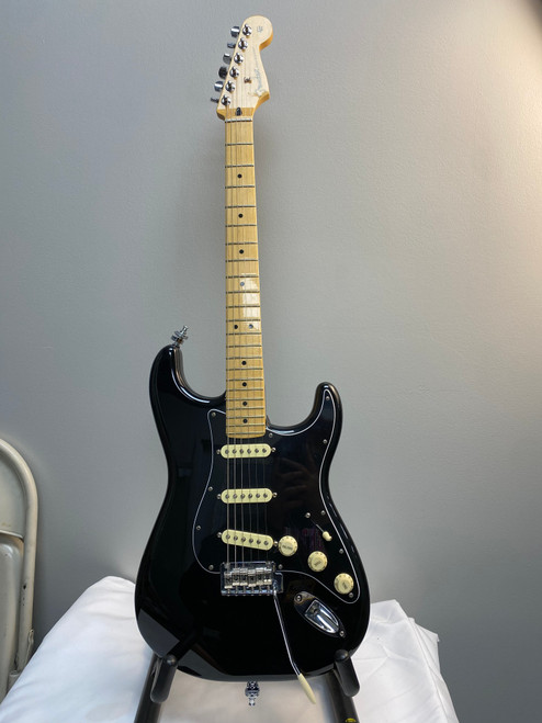 Vist Large View of Product Image Which is Used Fender LTD PLAYER STRAT MN BLK S Type Electric Guitar Black 6-String