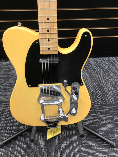 Vist Large View of Product Image Which is Used Fender 52 AVRI TELECASTER W/BIGSBY B16 Vintage T Type Electric Guitar Yellow 6-String