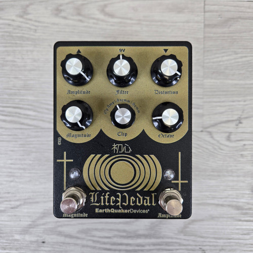 Vist Large View of Product Image Which is Used Earthquaker Devices LIFE V2 DISTORTION/OCTAVE Distortion Pedal