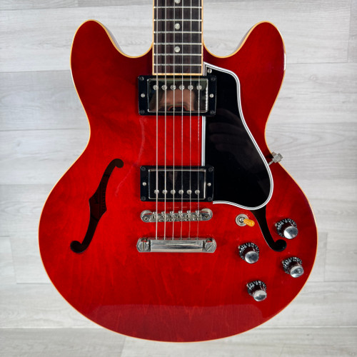 Vist Large View of Product Image Which is Used Gibson ES-339 Custom Shop Semi-hollowbody Electric Guitar - Cherry - Case Included