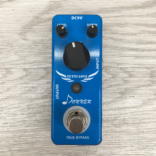 Vist Large View of Product Image Which is Used Donner TUTTI LOVE CHORUS Chorus Pedal