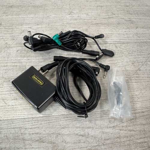 Vist Large View of Product Image Which is Used Truetone 1 SPOT Combo Pack - Multi-pedal Power Adapter