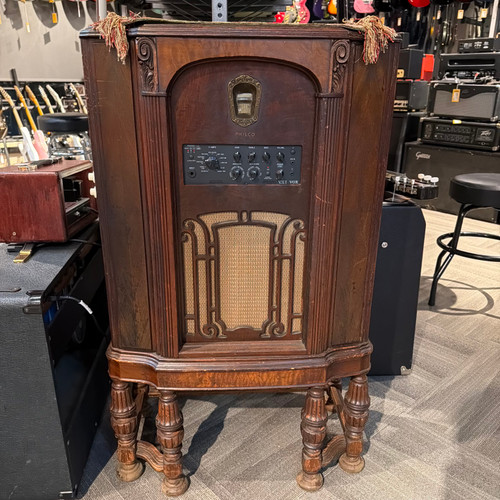 Vist Large View of Product Image Which is Used Vox VX1 CUSTOM PHILCO MANTLE RADIO Solid State Guitar Combo Other