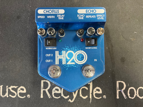 Vist Large View of Product Image Which is Used Visual Sound H2O LIQUID CHORUS AND ECHO Chorus Pedal