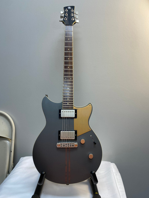 Vist Large View of Product Image Which is Used Yamaha REVSTAR 820CR Offset Double Cutaway Electric Guitar Silver/Gray 6-String