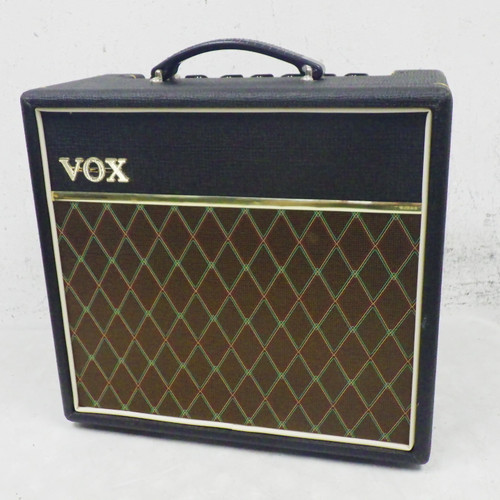 Vist Large View of Product Image Which is Used Vox V9168 R Pathfinder 15 R 1 x 10 Solid State Amplifier 1 x 10
