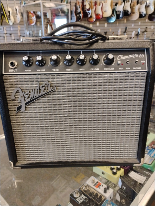 Vist Large View of Product Image Which is Used Fender CHAAMPION 20 Solid State Guitar Amp 1 x 8