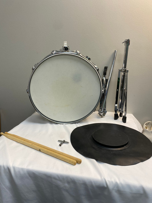 Vist Large View of Product Image Which is Used DIXON SNARE KIT W/BAG/STAND/PAD/STICKS Snare Kit in Gig Bag