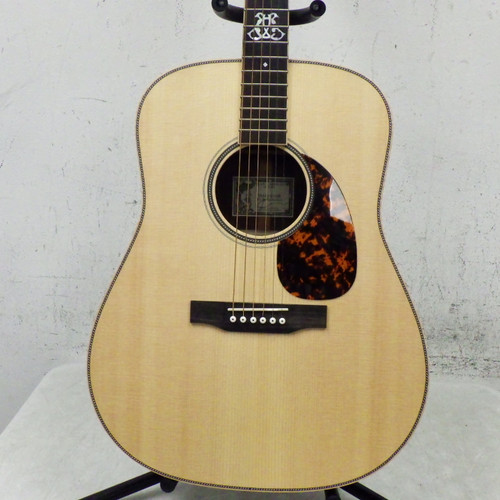 Vist Large View of Product Image Which is Used Larrivee D-40R Acoustic Guitar Natural