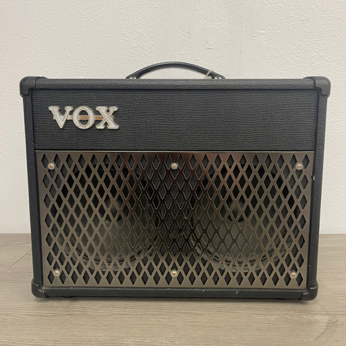 Vist Large View of Product Image Which is Used - Vox DA20 Solid State Guitar Combo 