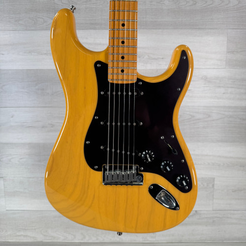 Vist Large View of Product Image Which is Used Fender 2001 American Standard Special Edition Electric Guitar - Butterscotch Blonde - Case Included
