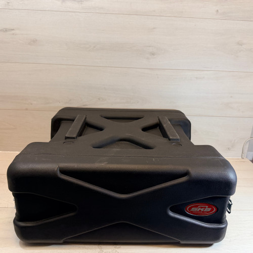 Vist Large View of Product Image Which is Used SKB 4 U Medium Mixer Case