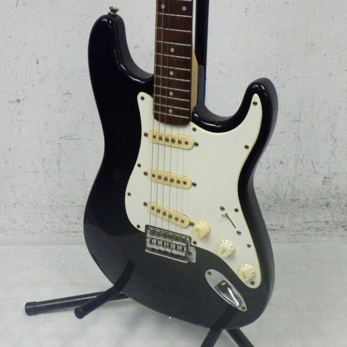 Vist Large View of Product Image Which is Used Squier Affinity Strat   Black 6-String