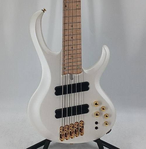Vist Large View of Product Image Which is Used Ibanez BTB605MLMPWM Modern Metal Bass Guitar White 5-String