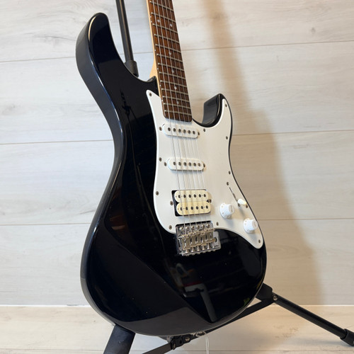 Vist Large View of Product Image Which is Used Yamaha EG 112 Electric Guitar Black 6-String