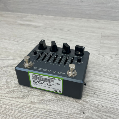 Vist Large View of Product Image Which is Used DarkGlass Electronics MICROTUBES X ULTRA Bass Pre-Amp Pedal