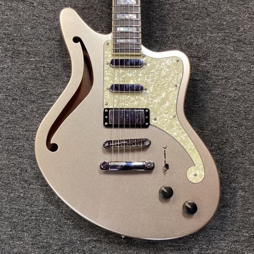 Vist Large View of Product Image Which is Used D'Angelico DELUXE BEDFORD SH Offset Double Cutaway Electric Guitar Silver/Gray 6-String