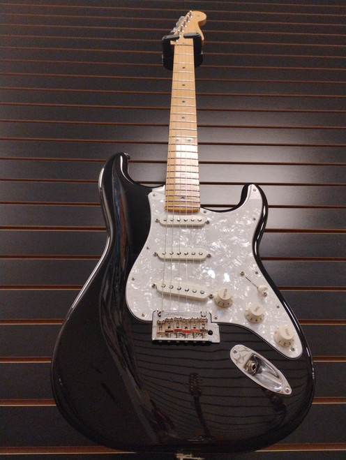 Vist Large View of Product Image Which is Used Fender PLAYER STRATOCASTER MIM Electric Guitar Black 6-String