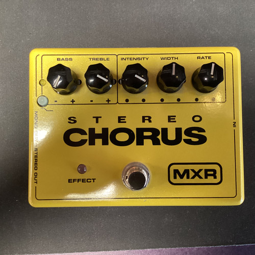 Vist Large View of Product Image Which is Used MXR STEREO CHORUS M137 Chorus Pedal