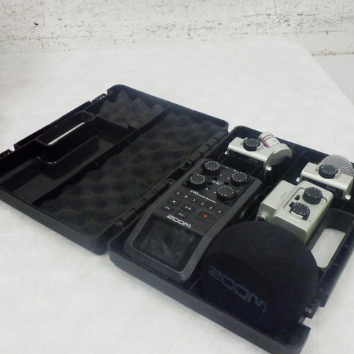 Vist Large View of Product Image Which is Used Zoom Zoom H6 Recorder and Capsules Compact Recording Device